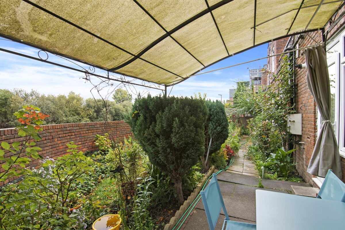 Kessock close, (River Front) London, N17 9PW