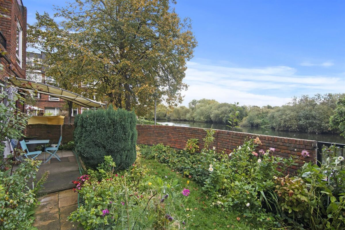 Kessock close, (River Front) London, N17 9PW
