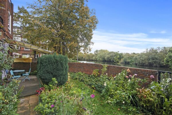 Kessock close, (River Front) London, N17 9PW