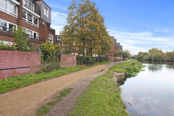 Kessock close, (River Front) London, N17 9PW
