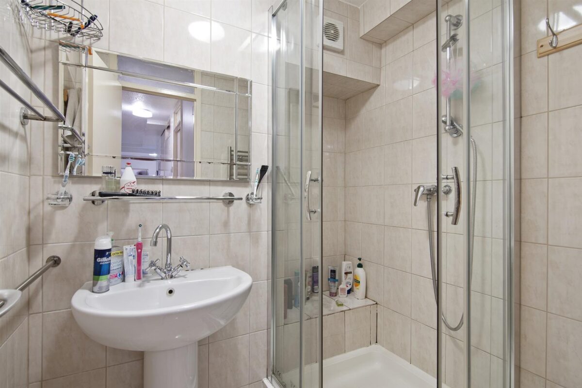 Kessock close, (River Front) London, N17 9PW
