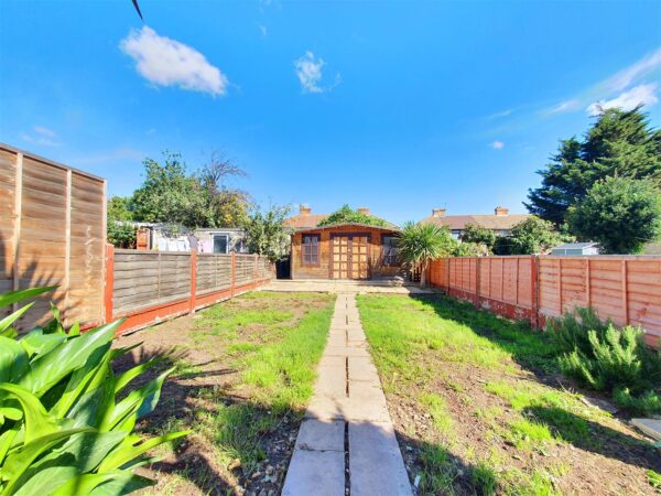 Second Avenue, Dagenham
