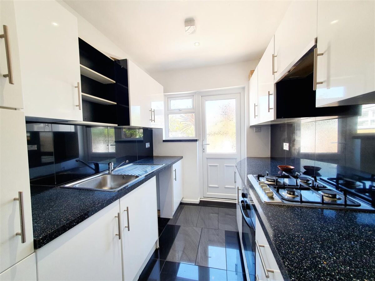 Second Avenue, Dagenham