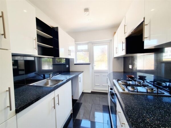 Second Avenue, Dagenham