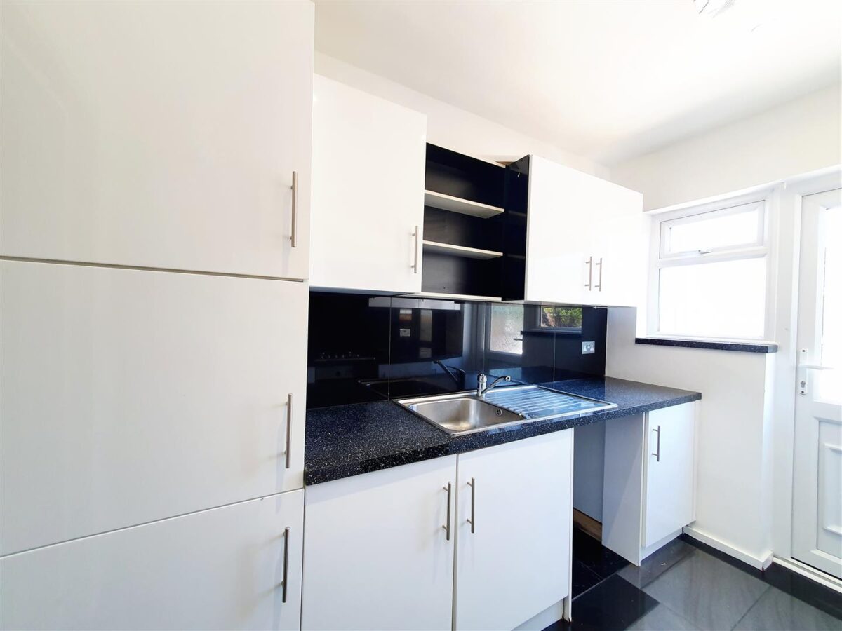 Second Avenue, Dagenham