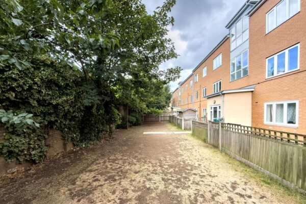 Academia Way, London