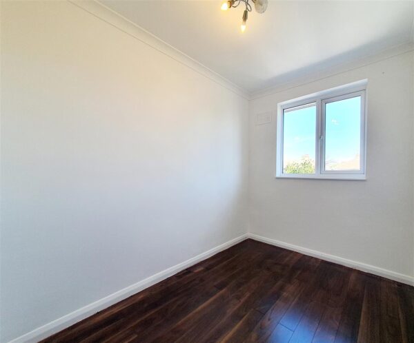 Second Avenue, Dagenham
