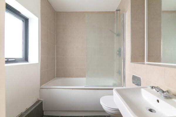 La Rose Lane, London