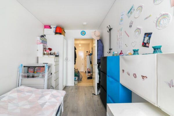 The Roundway, London