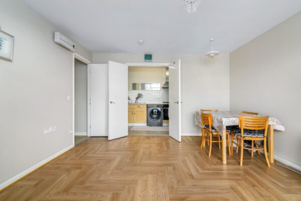 The Roundway, London