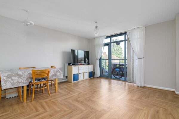 The Roundway, London