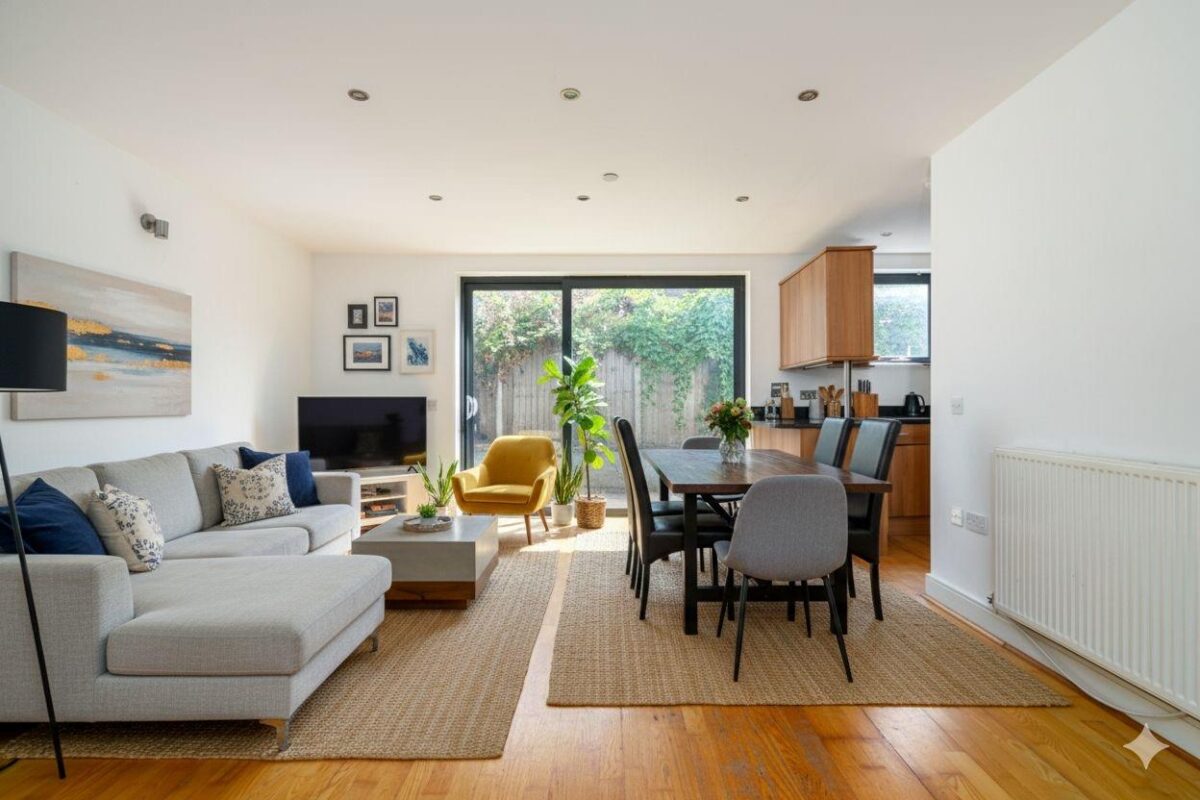 La Rose Lane, London