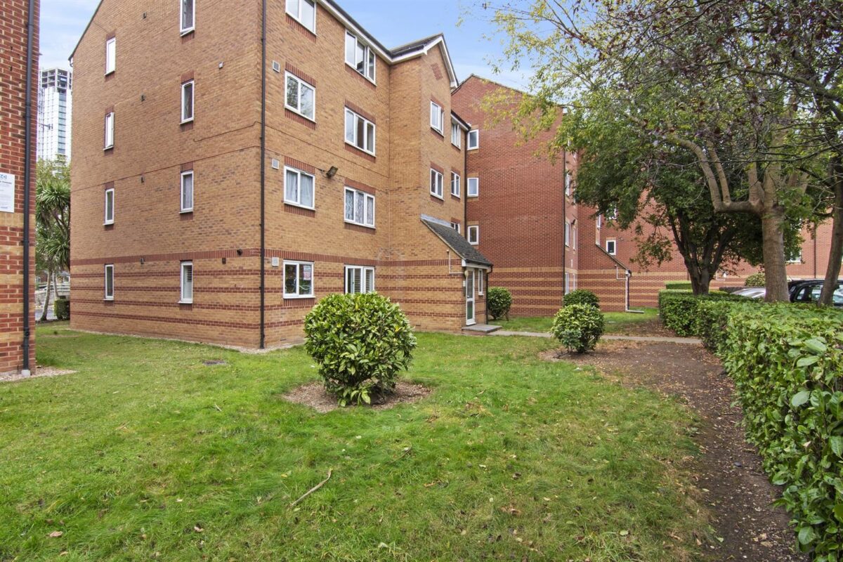 Bream Close, London, N179DW