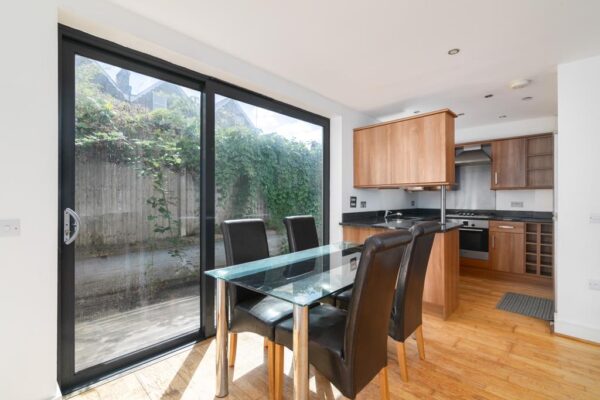 La Rose Lane, London