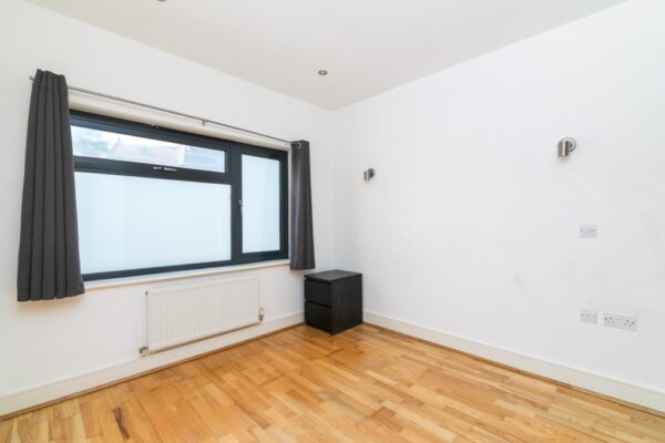 La Rose Lane, London