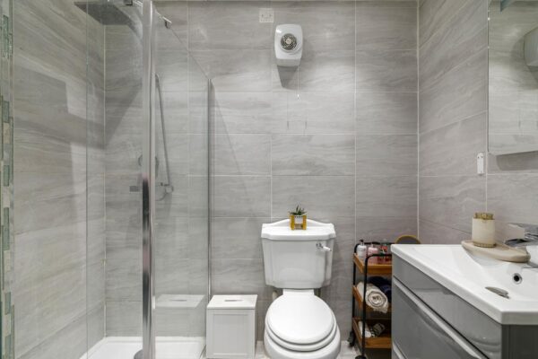 Birchwood Avenue, Hatfield