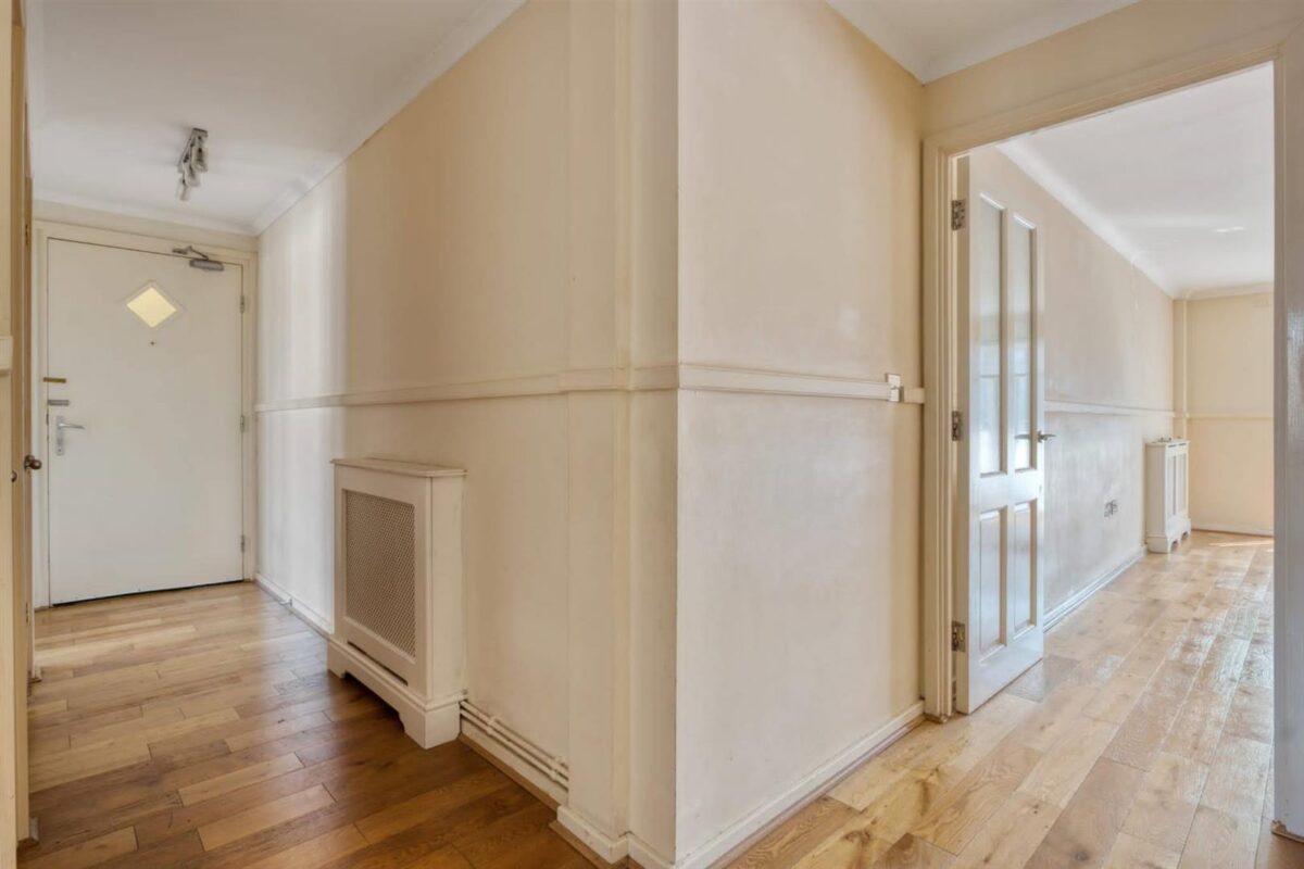 Academia Way, London