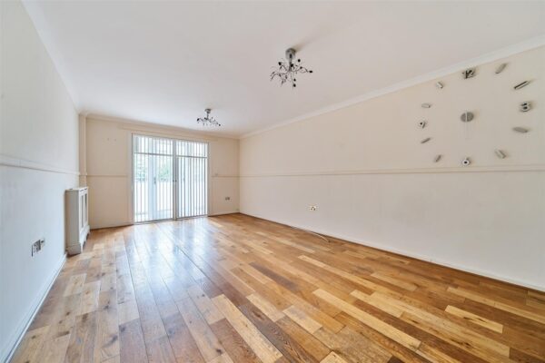 Academia Way, London