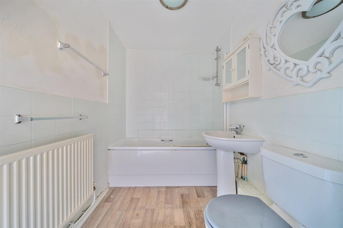 Academia Way, London