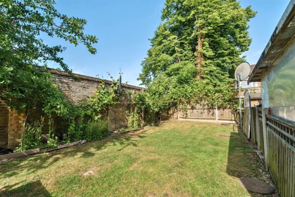 Academia Way, London