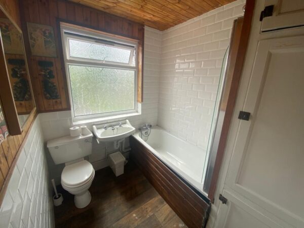 210, Park Lane, Tottneham, London, N17 0JA