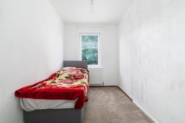 North Avenue, Silver Street Edmonton London