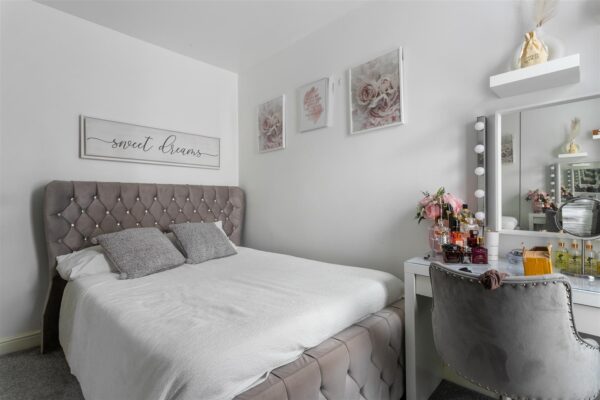 Thackeray Avenue, London