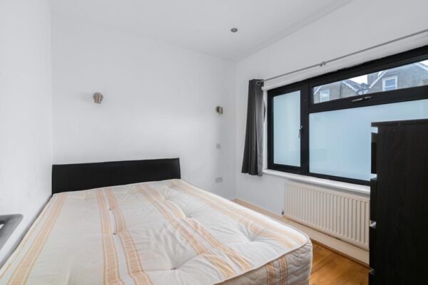 La Rose Lane, London