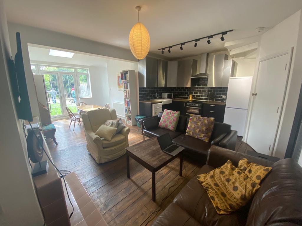 210, Park Lane, Tottneham, London, N17 0JA