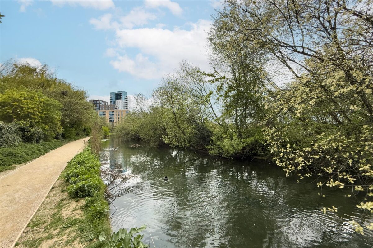 Coster Avenue, London