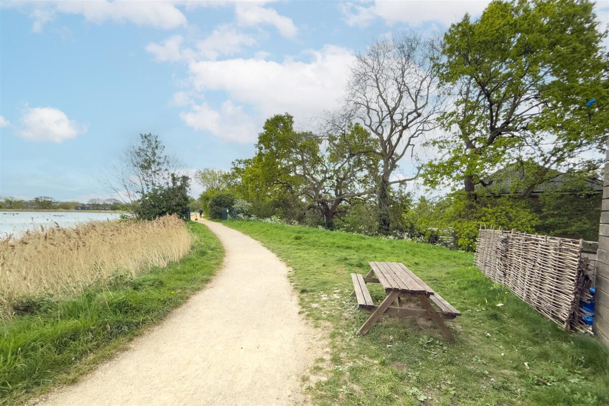 Coster Avenue, London