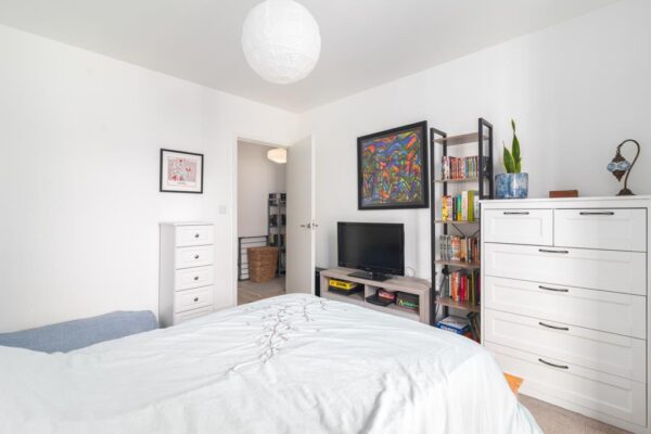 Coster Avenue, London