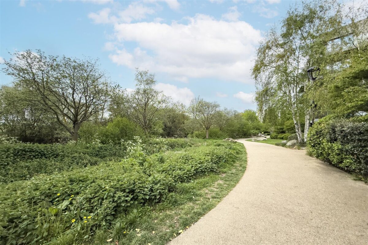 Coster Avenue, London