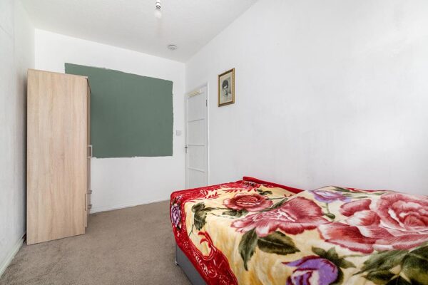 North Avenue, Silver Street Edmonton London