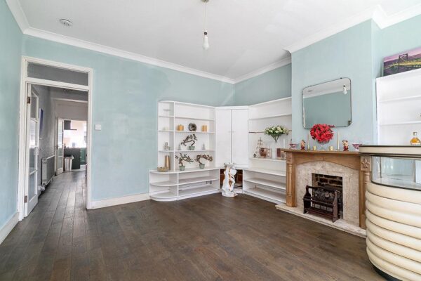 North Avenue, Silver Street Edmonton London