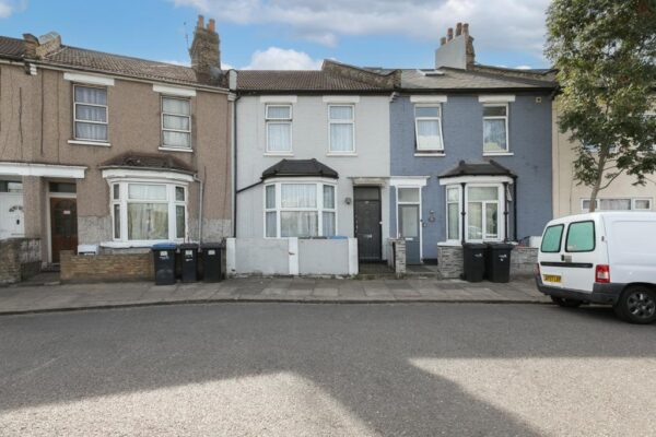 Rays Avenue, London