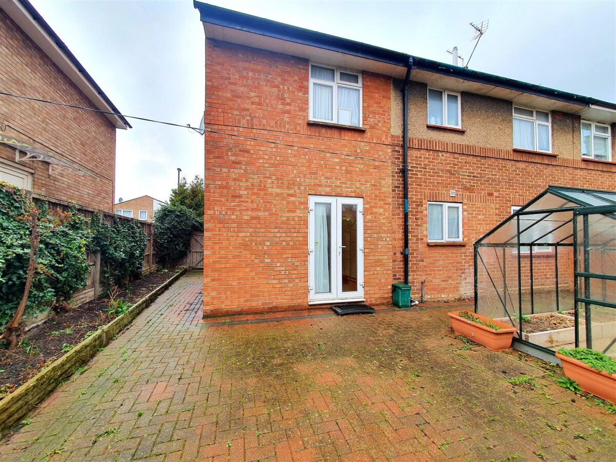 Briar Close, London