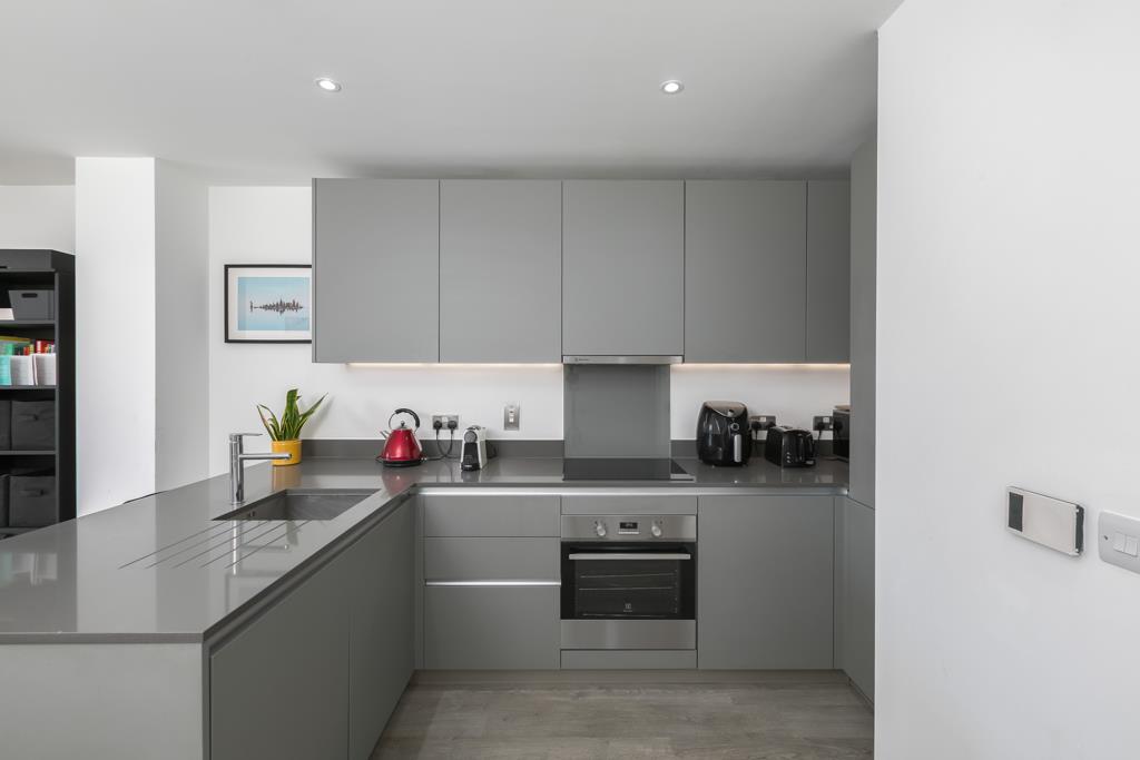 St Andrews Court, Scotland Green, London
