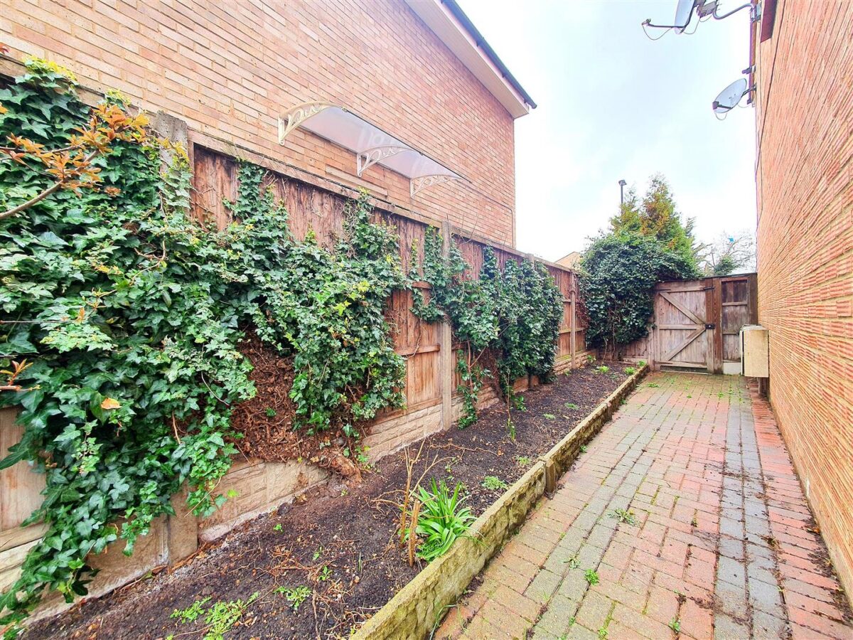 Briar Close, London